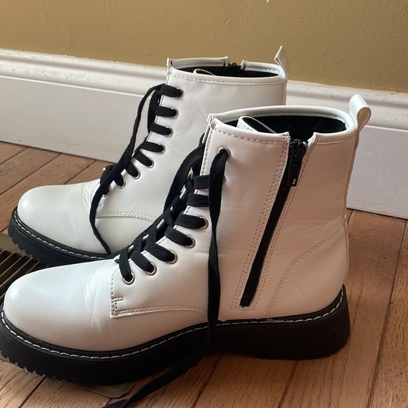 madden girl white boots! - Picture 5 of 6